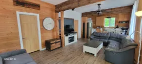 Peaceful rustic cottage retreat on quiet lake - Image 3