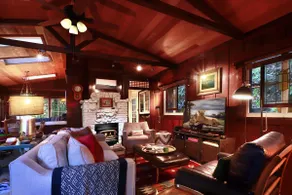 SPRiNGHiLL Escape to Redwoods Hot Tub Near Wine - Image 5