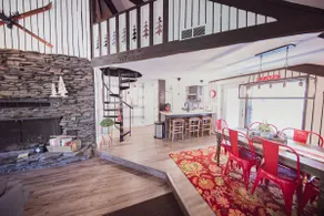 Hidden Gem! Swiss Cottage Ski Chalet - Image 4