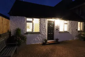 Stylish central cottage with wood burner - Image 5