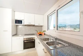 Condado Apartments 6/8 people - Image 4