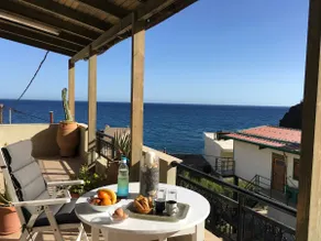 Amazing Beachside Apartment With Panoramic Seaview - Image 2