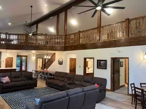 Cheerful 4 bedroom cabin on private 3 acre site. - Image 2
