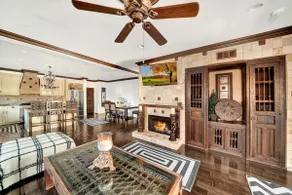 HUGE Luxury Home..LARGE SALT WATER POOL&SPA.15 min to wineries. - Image 5