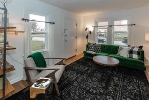 Style and Comfort in this adorable bungalow! - Image 4