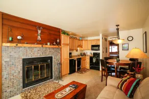 Alpine Getaway- Close to 4 ski resorts! Hot tubs - Image 2