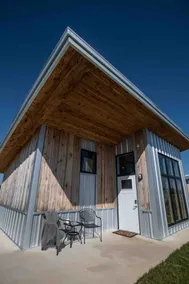 REINE CABIN at Farmer and Frenchman - Image 3