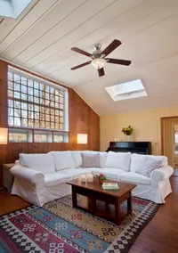 Brookside Retreat: streamside patio•outdoor fireplace•fenced yard•walk to town! - Image 2