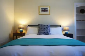 Fantastic 2 Bedroom, Spacious and Great Location! - Image 4