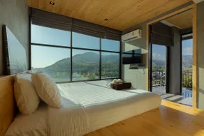 Sara's Nest - Top Floor Seaview apartments - Image 2