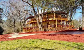 Piece of Heaven Airbnb, Wedding, and Event Center - Image 2