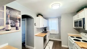 Walk to dining/bars/parks! Ideal for Red Rocks! - Image 2