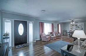 Betty's - Image 3