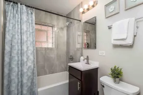 Cozy & Stylish Apartment w/Access to City or Burbs - Image 3