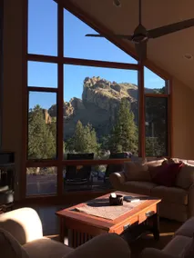 Fallen Snag Lodge next to Smith Rock State Park - Image 2