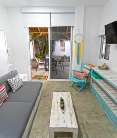 1Golden Zone Garden Studio: Pool + Beach 2 Blocks - Image 3