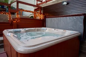 Gorgeous Southside Slopes home with outdoor hot tub and city view! - Image 3