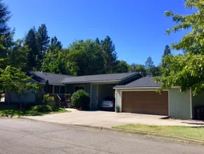 Perfect Location! Entire house, pet friendly! - Image 5