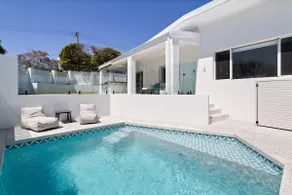 Turquoise Waters Retreat- private pool -3 bdr - Image 3