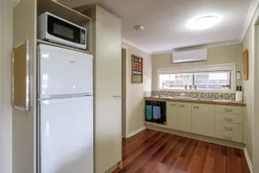 Graceville 1952 Studio Apartment - Image 4