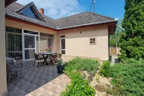 Vintage apartment in Hajdúszoboszló. 500 meters from the bath, family house. Bakery, abc, tobacco shop right next door. - Image 3