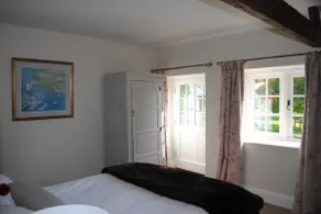 Cosy Wiltshire cottage with views - Image 5