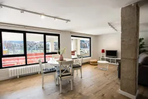 Centrally located and charming, on the riverbank - Image 3