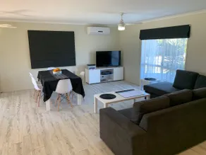 3 bedroom pet friendly home 6min walk to dog beach - Image 2