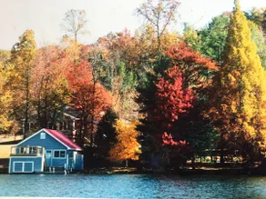 Cozy House on the Water with Great Fall Foliage - Image 2