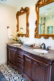 LUXURY 4 BDR HIGH-TECH HOUSE IN PERFECT LOCATION - Image 4