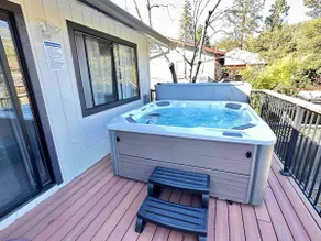 River Haven: Hot Tub, Games Galore, Private Beach - Image 2