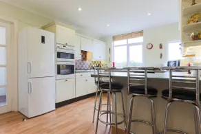 Superb well equipped family house in quiet area with sea views, close to beaches - Image 3