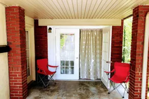 Private, Sanitized Loft, with Discounts Sleeps 2 - Image 4