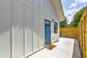 Downtown Rogers Trailside Cottage - Image 2