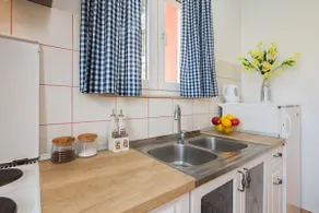 A2 modern apartment with garden, 80m from beach - Image 5