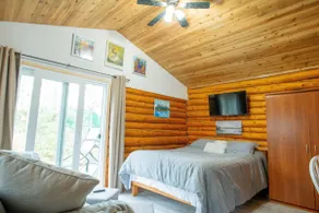 Midnight Sun Cabin - Image 5