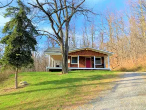 The Johnson Chalet in Bristol/Canandaigua*HOT TUB* - Image 2