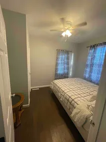Cheerful 3-Bedroom home with indoor fireplace! - Image 3