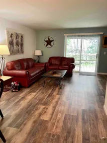 Cozy Corner 3 Bed/2 Bath Condo, No Stairs! - Image 2