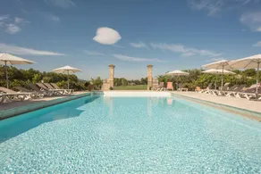Entire air-conditioned place with a golf course view - Image 3