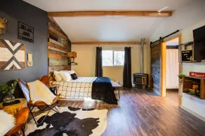 Hot Tub - Pet Friendly - Luxury Private Studio - Image 2