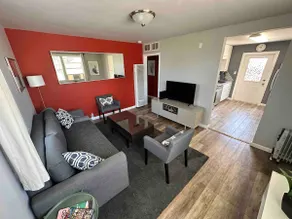 Cute private duplex! 11 min from downtown. - Image 3
