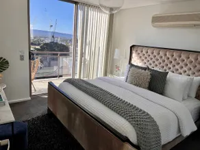 LUXE 2 Story Penthouse in the Heart of Wollongong. - Image 4