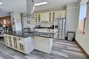2,800 Sq Ft Downtown Lafayette Executive Condo - Image 5