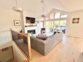 Large lakefront 3 Bedroom Modern Cottage Oasis - Image 2