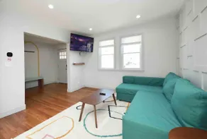 Luke 1 House, Safe, Parking, Stylish, MBTA, Memorable - Image 4