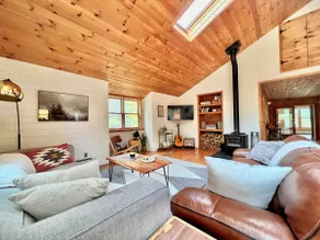 Cozy Pet-Friendly Cabin w/GameRoom and FirePit! - Image 5