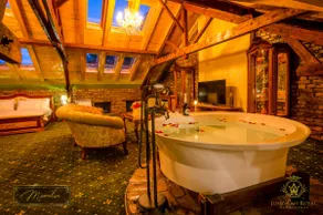 JMR Royal -Monalisa with private sauna - Image 3