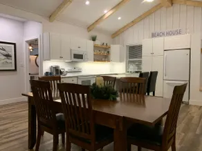 Upscale Getaway with the Comforts of City Living - Image 5
