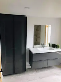 Modern house located in the heart of the city - Image 2
